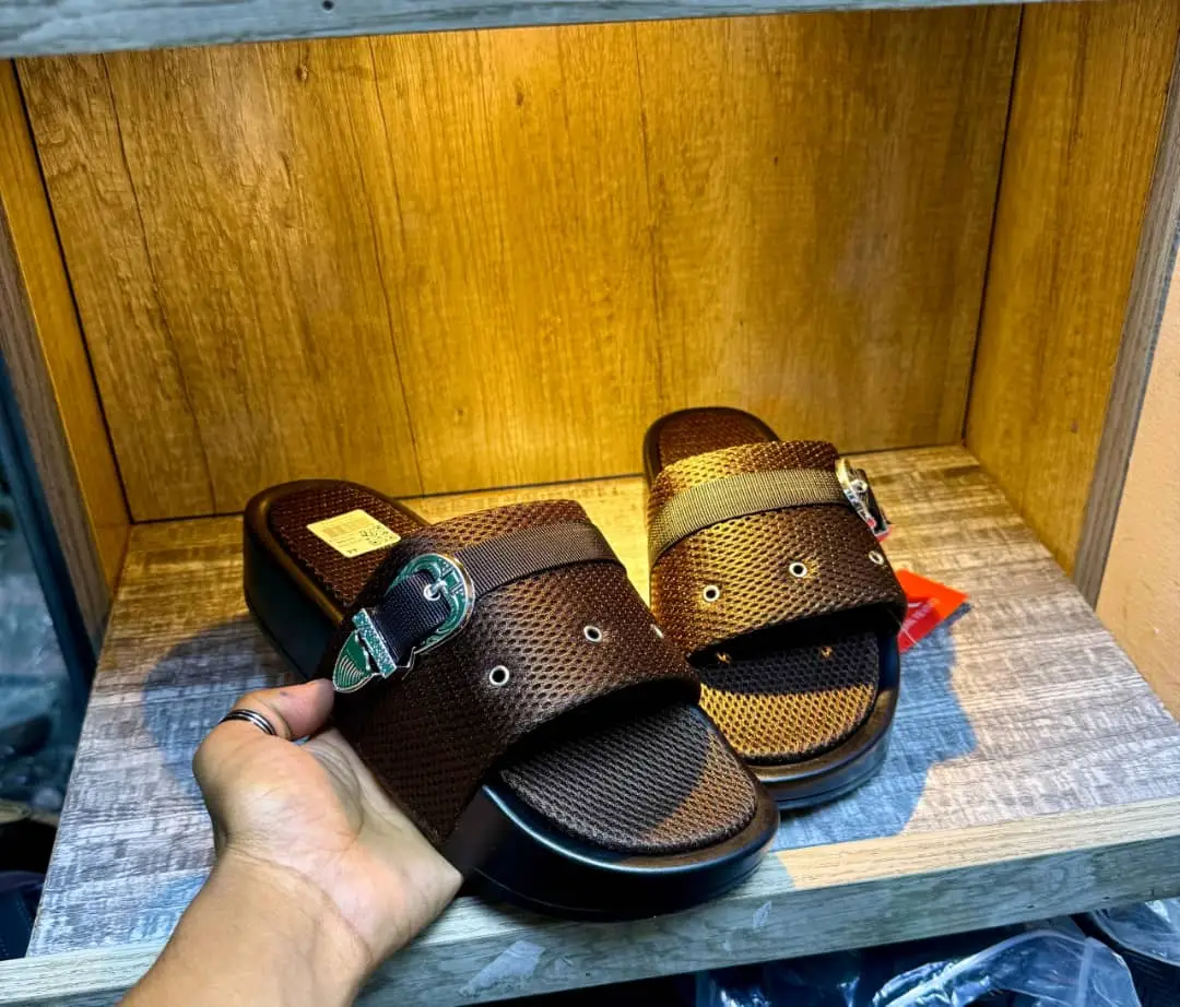 Jipatie viatu na sendo kwa bei nafuu